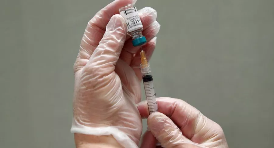Vacuna contra COVID-19 podría ser gratis en Colombia pero, ¿el Congreso dirá que sí?