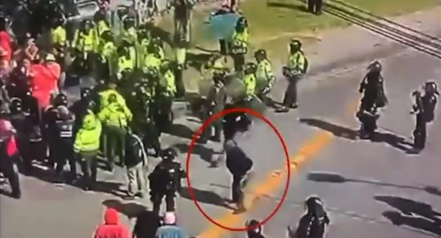 Hombre simula agresión del Esmad en Bogotá