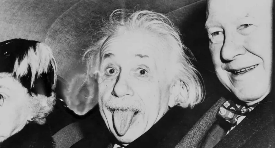 Albert Einstein sacando la Lengua