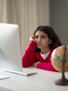 Niña computador
