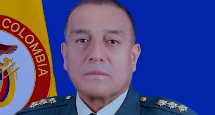 Fiscalía citó al general Luis Fernando Navarro por chuzadas