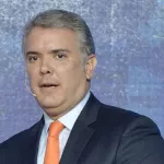 Daniel Coronell, periodista, e Ivu00e1n Duque, presidente de Colombia.