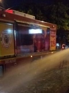 Concejal llenó piscina con carro de bomberos en Santander