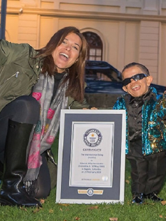 Colombiano Edward Niño, hombre más pequeño del mundo