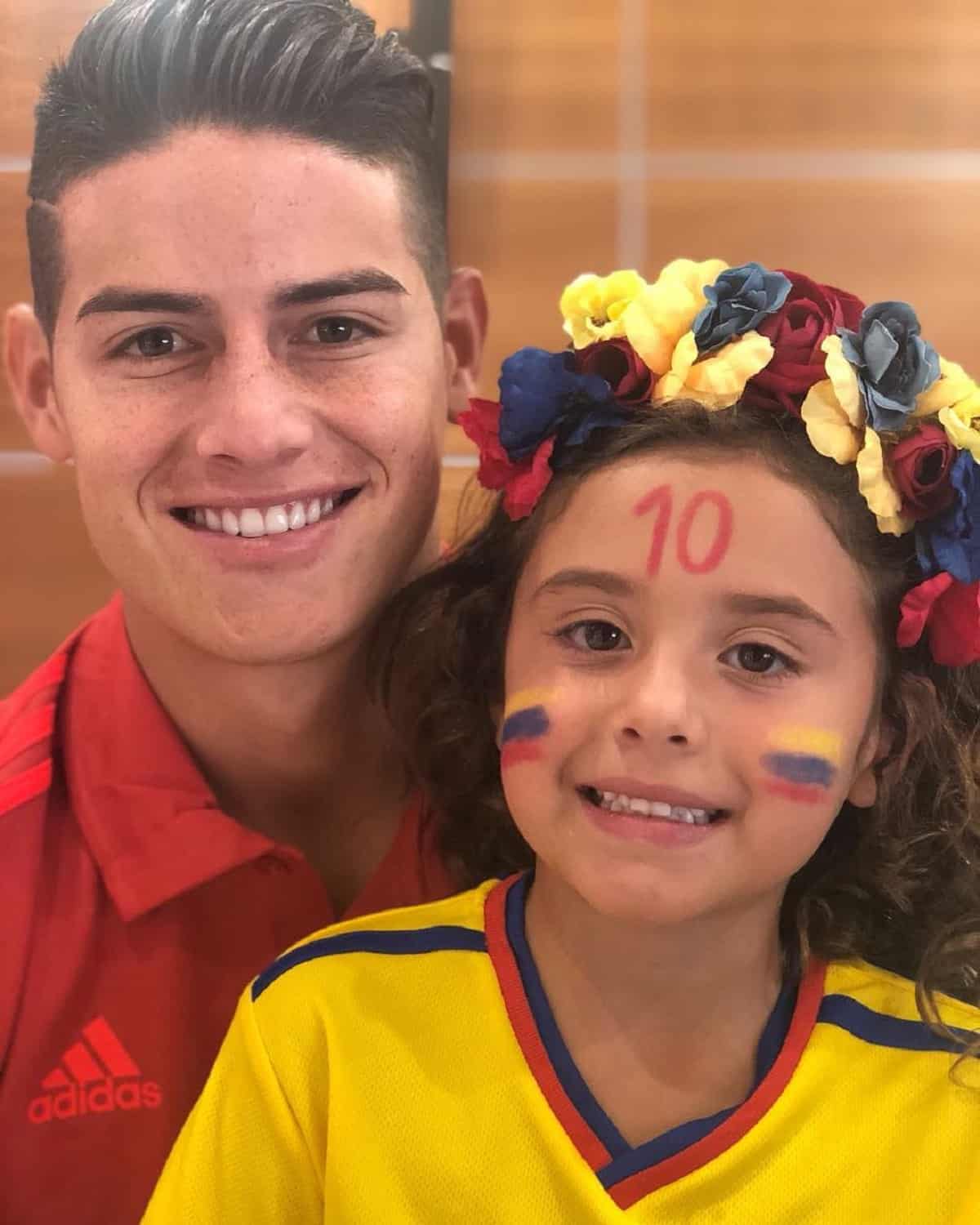 Salome Hija De James Donara A Ninos Sus Regalos De Cumpleanos