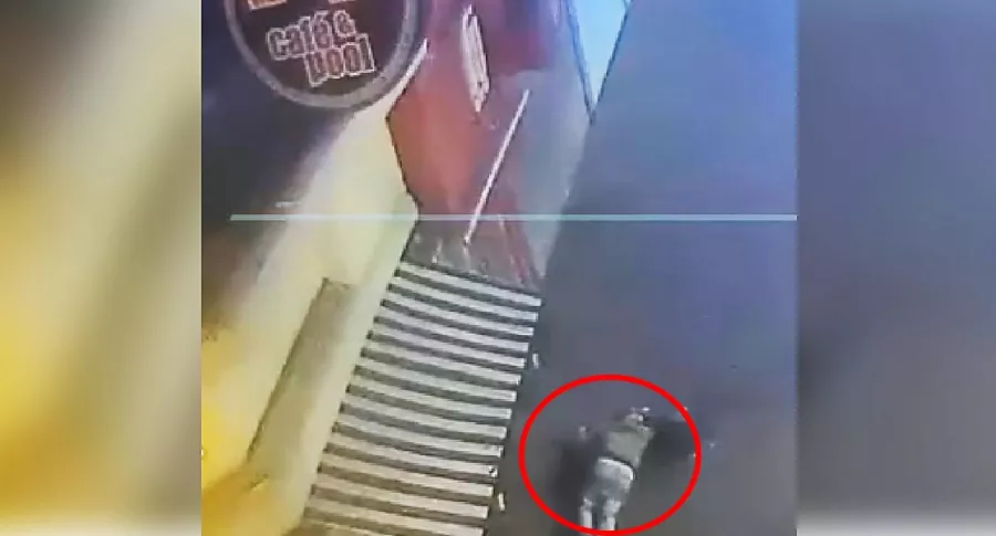 Ladrón cae al piso.