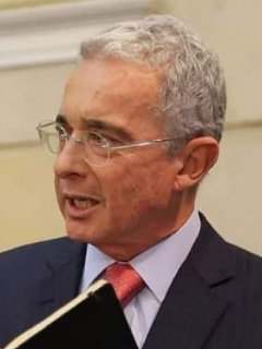Duro enfrentamiento de Gustavo Bolívar y Álvaro Uribe