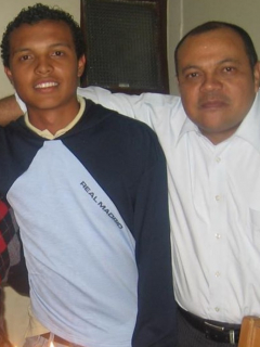 Luis Andrés Colmenares (Q.E.P.D.), con sus papás, Oneida Escobar y Luis Alonso Colmenares, y su hermano Jorge Luis.