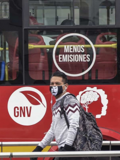 Bogotanos en Transmilenio durante la pandemia de COVID-19