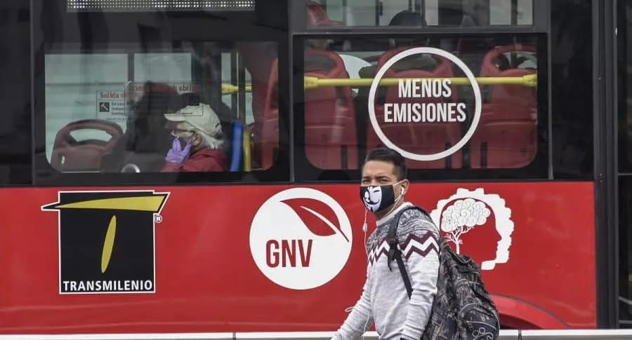 Bogotanos en Transmilenio durante la pandemia de COVID-19