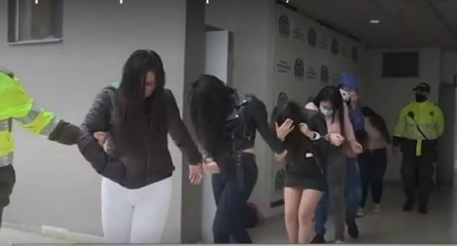 Jóvenes capturados en fiesta clandestina en Bogotá