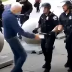 Empujón a anciano por parte de la policía, en EE. UU.