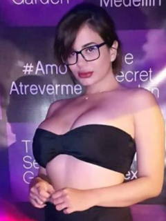 Amaranta Hank y policía que se negó a hacer desalojo