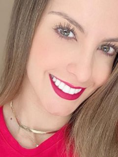 Laura Acuña, presentadora.