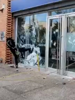 Banco BBVA destruido en Bogotá