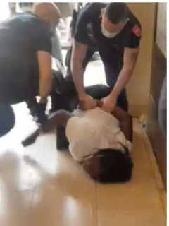 Violencia contra embarazada negra.