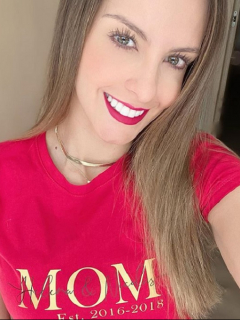 Laura Acuña, presentadora.
