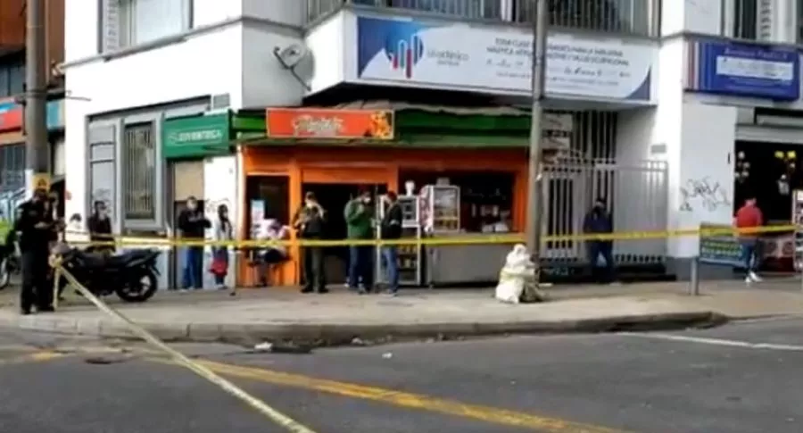 Violenta balacera en Bogotá por robo de una ferretería.