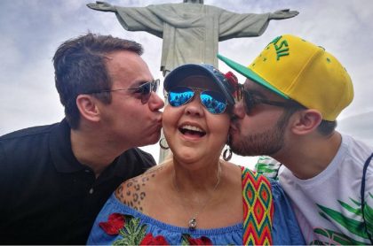 'La Gorda' Fabiola, humorista, con su esposo y colega, 'Polilla', y su hijo Nelson.