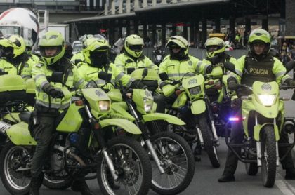 Policías en Bogotá.
