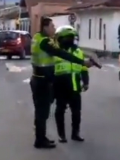 Policías disparan a ciudadanos que se oponían a un procedimiento en Tocancipá