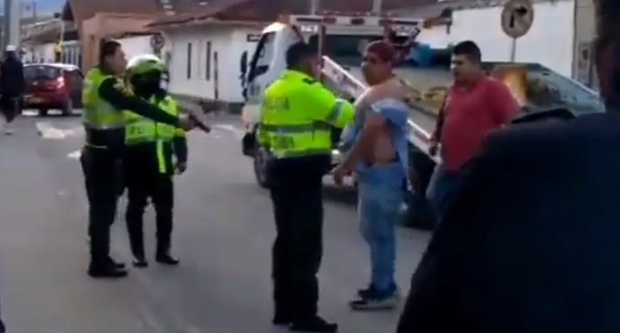 Policías disparan a ciudadanos que se oponían a un procedimiento en Tocancipá