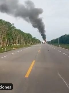 Avioneta incendiada en carretera de México