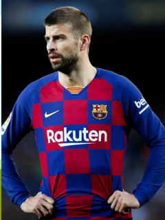 Gerard Piqué en bicicleta
