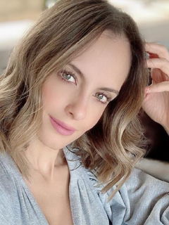 Laura Acuña, presentadora.
