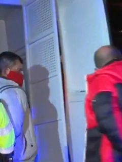 Hombres-atacan-a-policías