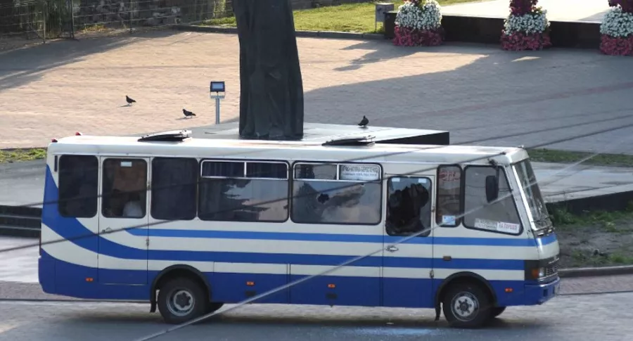 Bus con rehenes adentro, en Ucrania.