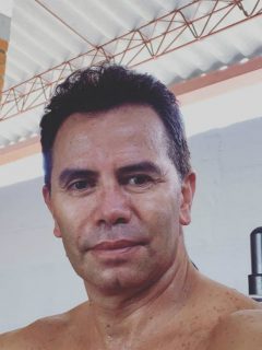Con 7 kilos menos, Jhonny Rivera se animó a mostrar sin camisa cómo está su cuerpo