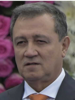 Ernesto Macías ataca a Fernando Londoño por criticar a Mindefensa