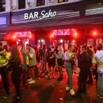 OMS: puede ser necesario cerrar bares ante rebrote de COVID-19