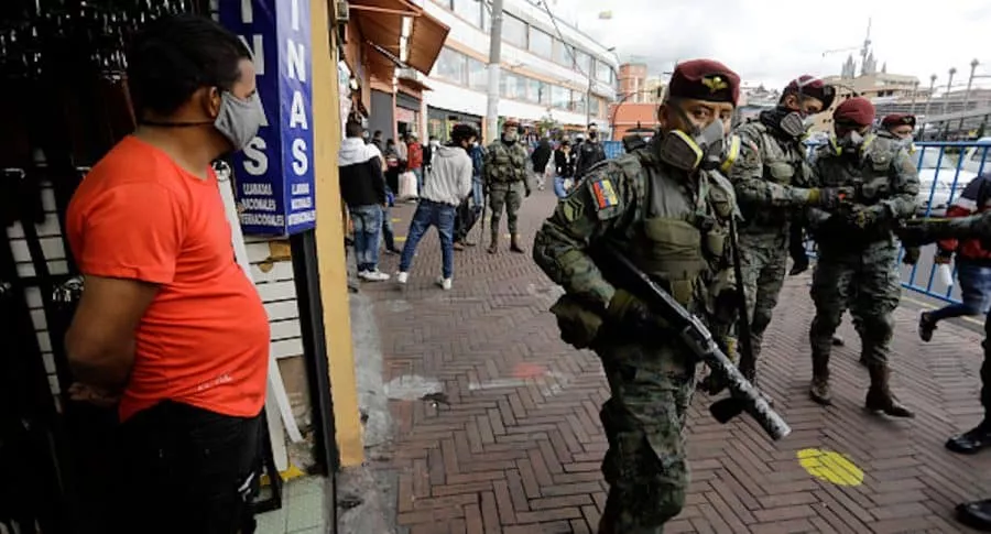 Quito está militarizado por pandemia de coronavirus.