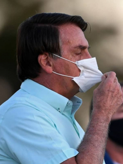 Jair Bolsonaro, presidente de Brasil, afirmó que no es responsabilidad del gobierno llevar oxígeno al Amazonas, que está en crisis por el COVID-19.