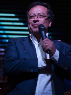 Gustavo Petro, investigado por su campaña política.