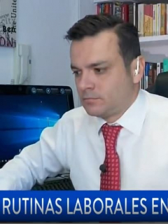 Juan Diego Alvira mostró detrás de cámaras de su trabajo en casa para Noticias Caracol.