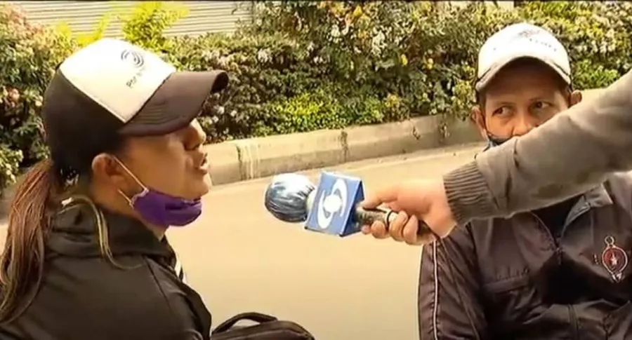 Jóvenes que no usan el tapabocas desafían la COVID-19 en Bogotá