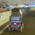 Anciano transitó en silla de ruedas por un túnel de alta velocidad.
