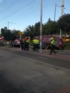 Accidente de carro de valores y bicitaxi en Bogotá