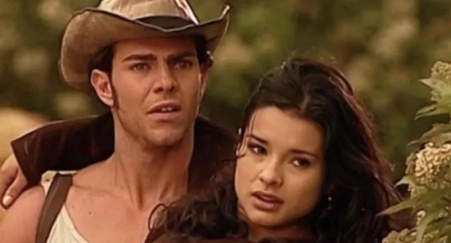 Juan Alfonso Baptista (Óscar Reyes) y Paola Rey (Jimena Elizondo)