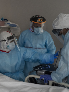Comisionado de la OEA venezolano le dice a Colombia que no traiga médicos cubanos, sino que contrate venezolanos
