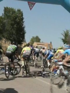 Video: caída de la cuarta etapa en la Vuelta a Burgos