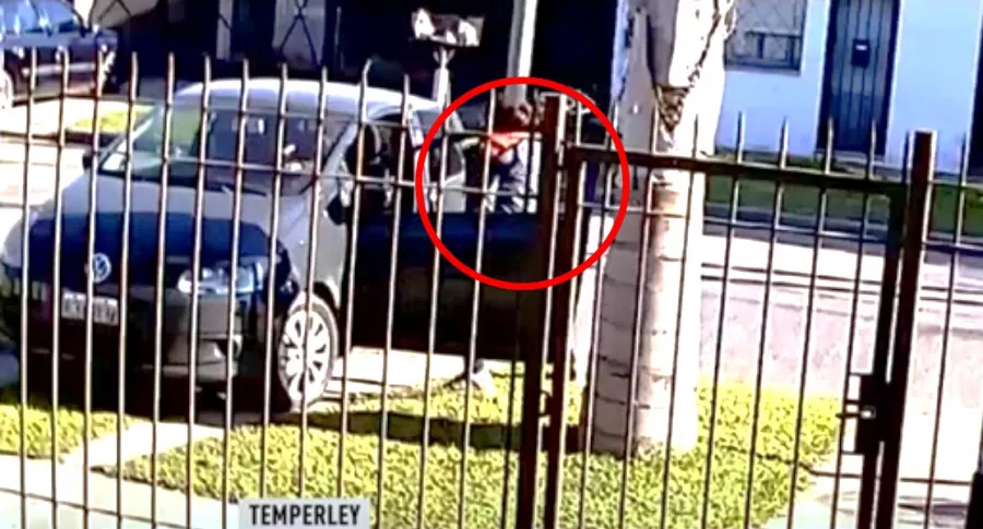A mujer le robaron el carro con su hijo adentro, en Argentina.