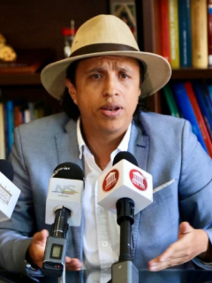 Senador-Manguito-estaría-salpicado-por-líos-en-contratos