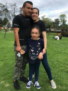 Despiden de Presidencia a humilde pareja con niña discapacitada en plena crisis