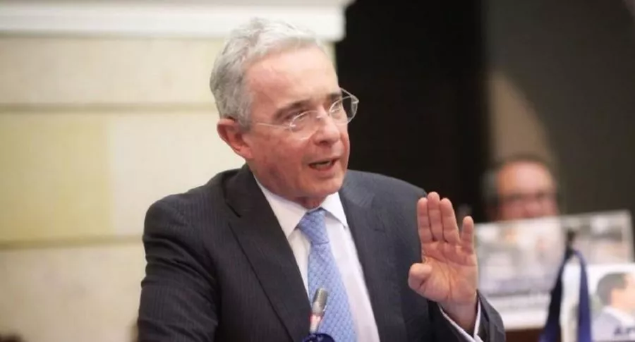 Álvaro Uribe reacciona por decisión de la Corte