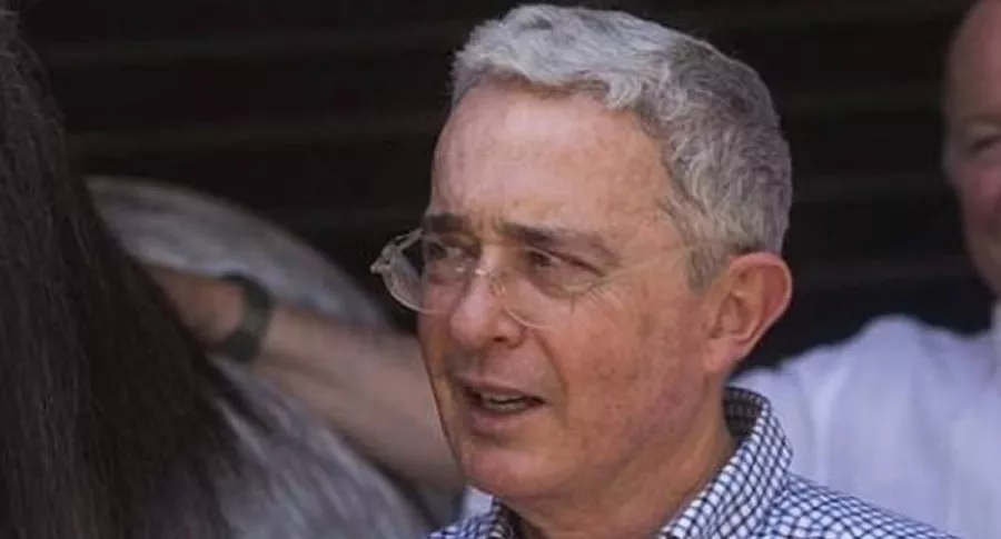 HRW reacciona a detención domiciliaria a Uribe