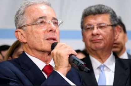 Abogado dice que Corte no ha notificado a Uribe